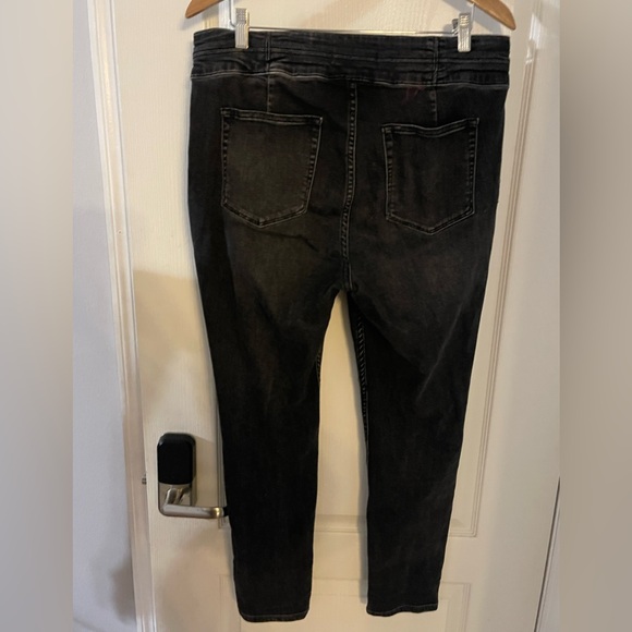 We The Free Black High Rise Jeans - Picture 2 of 4